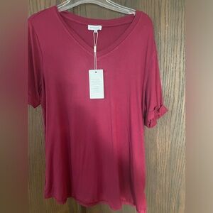 NWT Hanyoung Women’s Short sleeve T-Shirt V-Neck Cranberry Size Small